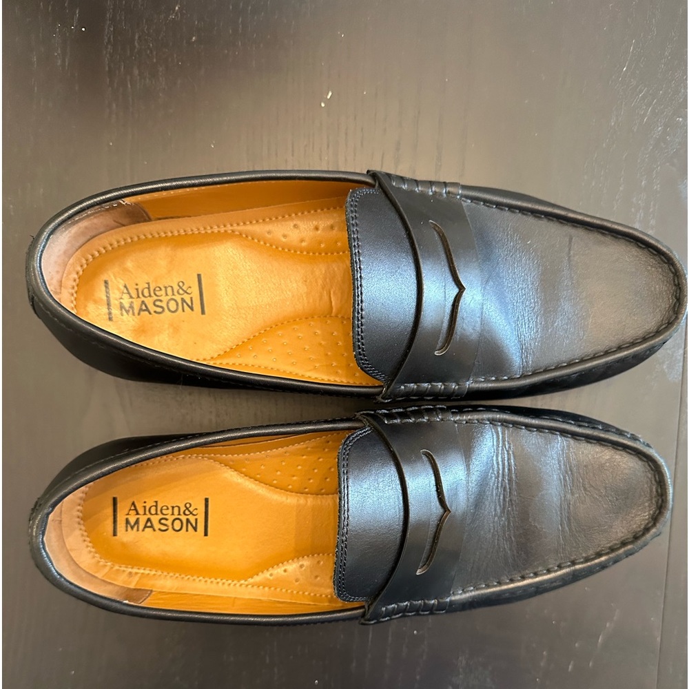 Men’s black loafer